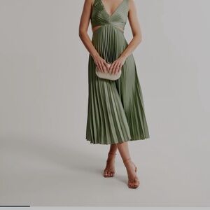 Abercrombie satin pleated cutout midi dress - S